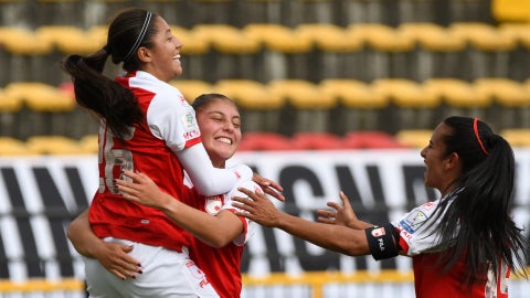 Santa Fe aplasto a Junior por la fecha 13 de Liga Femenina - VizzorImage