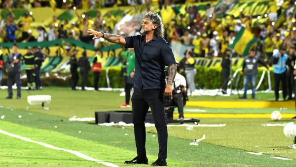 Leonel Álvarez elogió a los hinchas de Bucaramanga Leonel Álvarez elogió a los hinchas de Bucaramanga