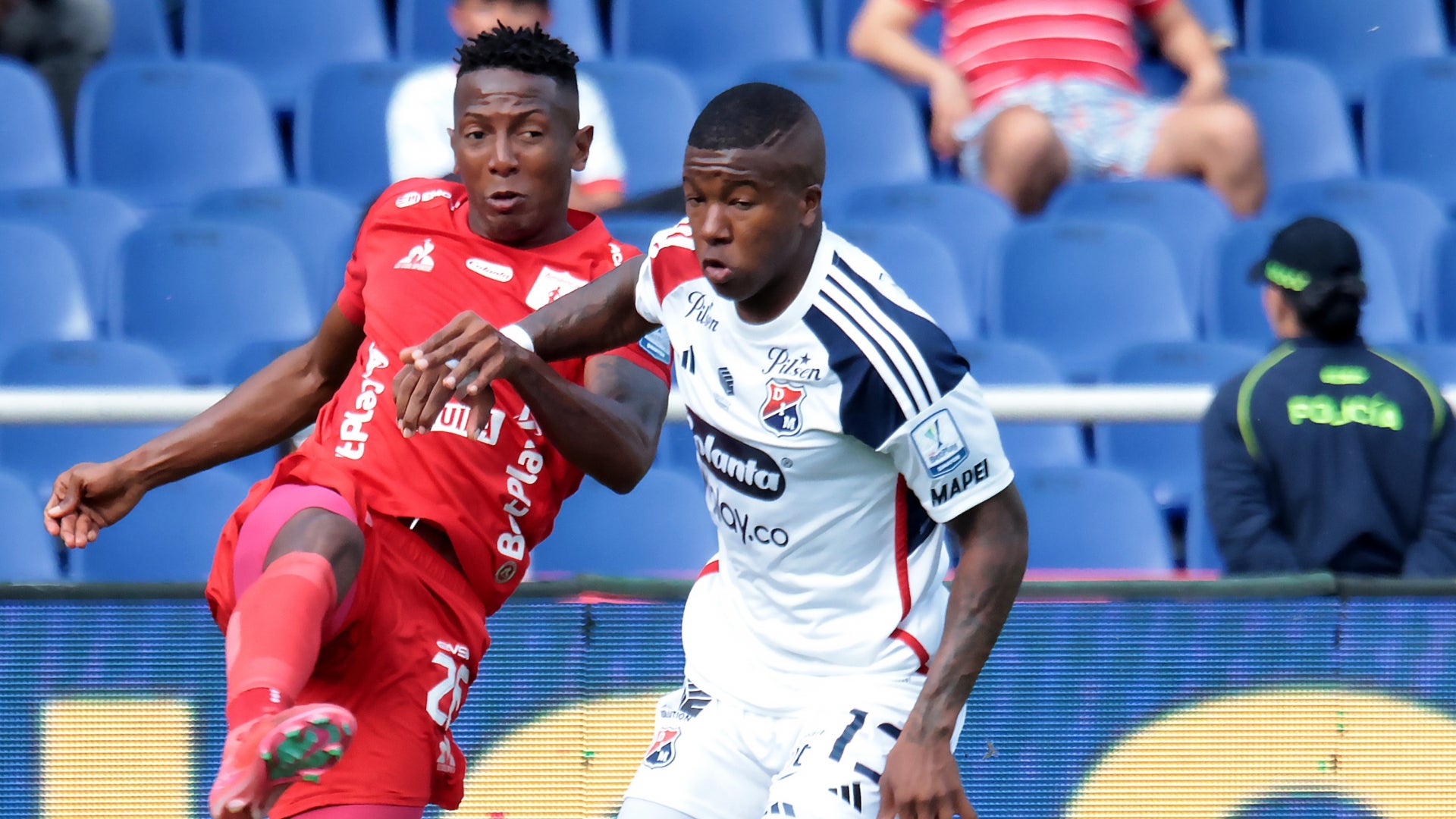 Medellín vs América, fecha 1 de cuadrangulares - VizzorImage Esneyder Mena y Francisco Chaverra en América vs Medellin - VizzorImage