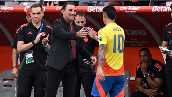 James Rodríguez y Néstor Lorenzo posaron con la camiseta de Nacional