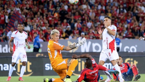 Agonico empate de América en casa de Medellin - VizzorImage
