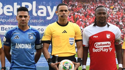 Carlos Ortega, árbitro de Santa Fe vs Millonarios - VizzorImage