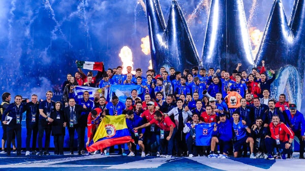 Kevin Mier se consagró campeón con Cruz Azul de México