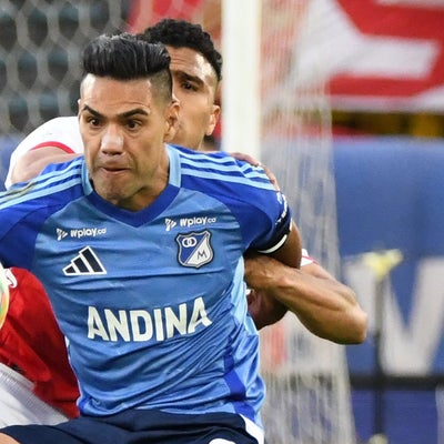 Hincha de Santa Fe provocó a Falcao con un billete tras el clásico