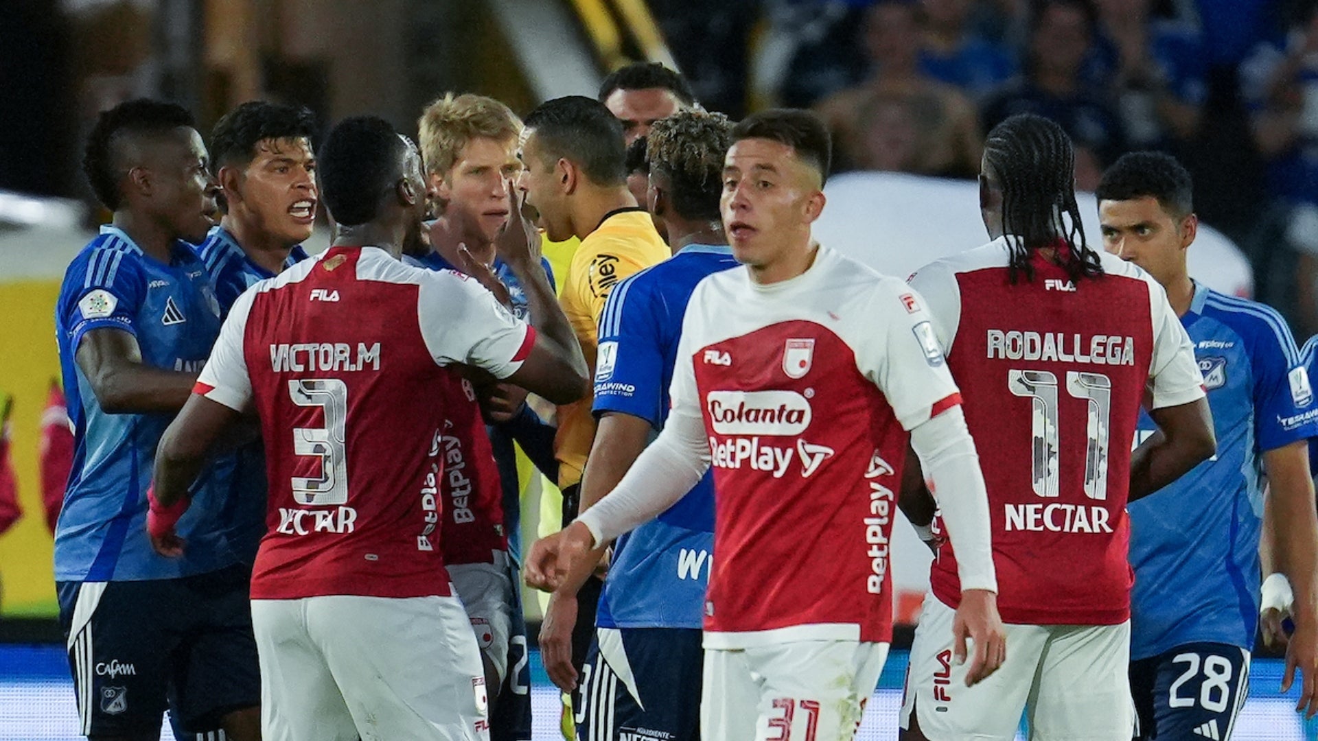 La FCF coincidió en la decisión de no dar penalti a Santa Fe - VizzorImage Polémica en el último minuto de Santa Fe vs Millonarios - VizzorImage