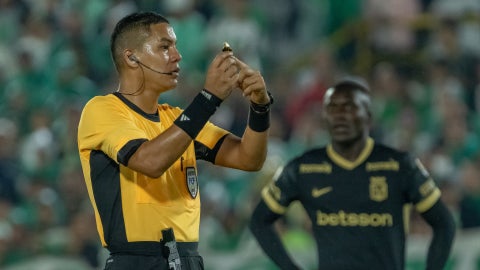 Luis Matorel, arbitro de Millonarios vs Nacional - VizzorImage