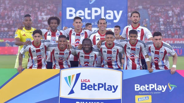 Junior vs. Medellín: el palo evitó un insólito autogol de cabeza