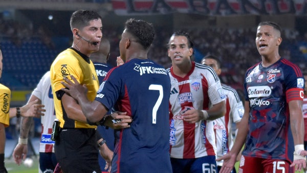 Junior pidió penal de Medellín por esta jugada, pero no lo dieron