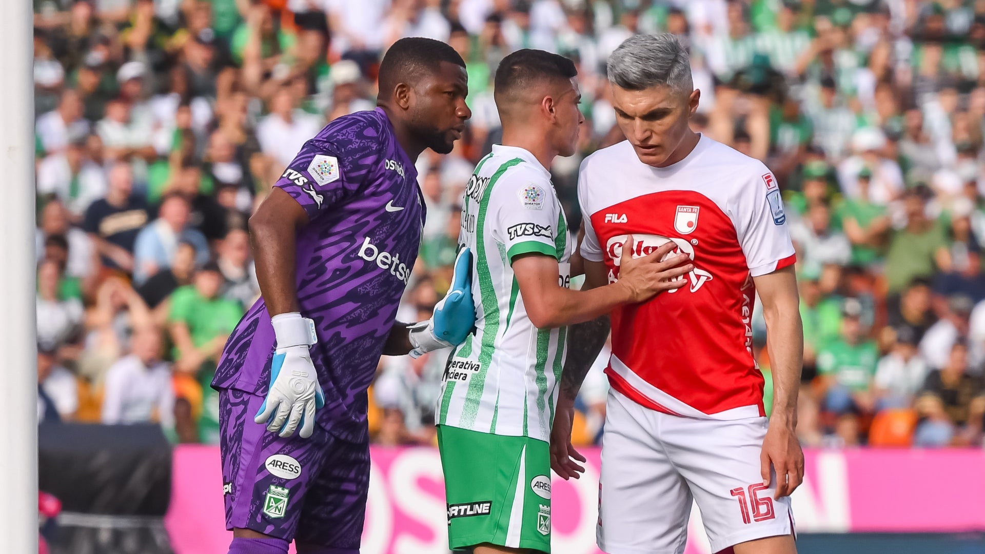 Harlen Castillo, Camilo Candido y Daniel Torres en Nacional vs Santa Fe - VizzorImage