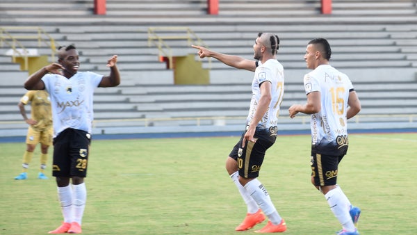 Llaneros estrelló un balón en el palo vs. Real Santander