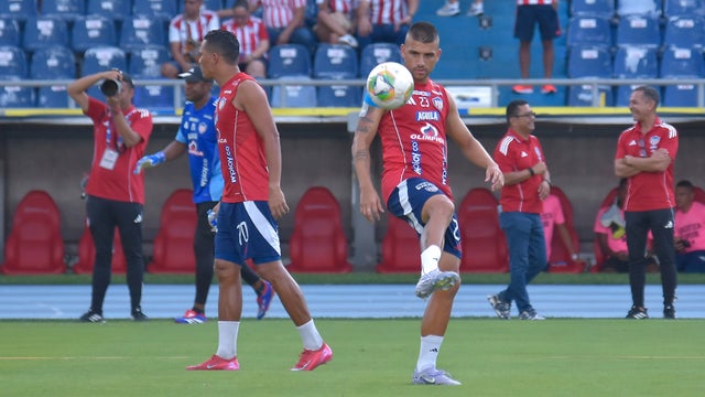 Carlos Bacca y Titi Rodríguez en Junior - VizzorImage