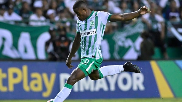 Andrés Felipe Román se desplomó y generó preocupación en El Campín Andrés Felipe Román se desplomó y generó preocupación en El Campín