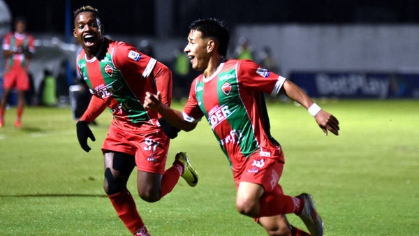 ¡Ambiente de final en Tunja! Así salieron Patriotas y Jaguares al campo