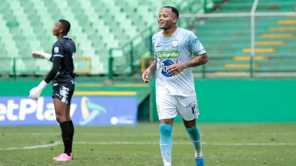 Andrés Rentería estuvo cerca de marcar un golazo para Jaguares