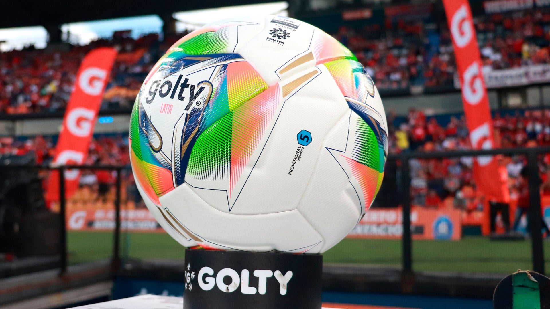 Balón Golty en el estadio Atanasio Girardot - VizzorImage Balón Golty en el estadio Atanasio Girardot - VizzorImage