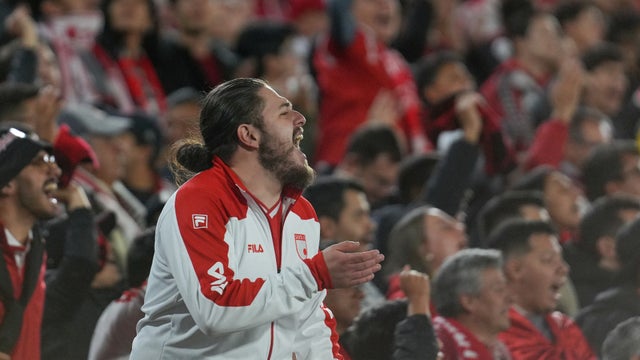 Hinchas de Santa Fe en el estadio El Campin - VizzorImage