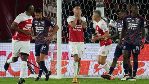 Santa Fe y Medellin recibieron sanciones tras el juego de ida - VizzorImage