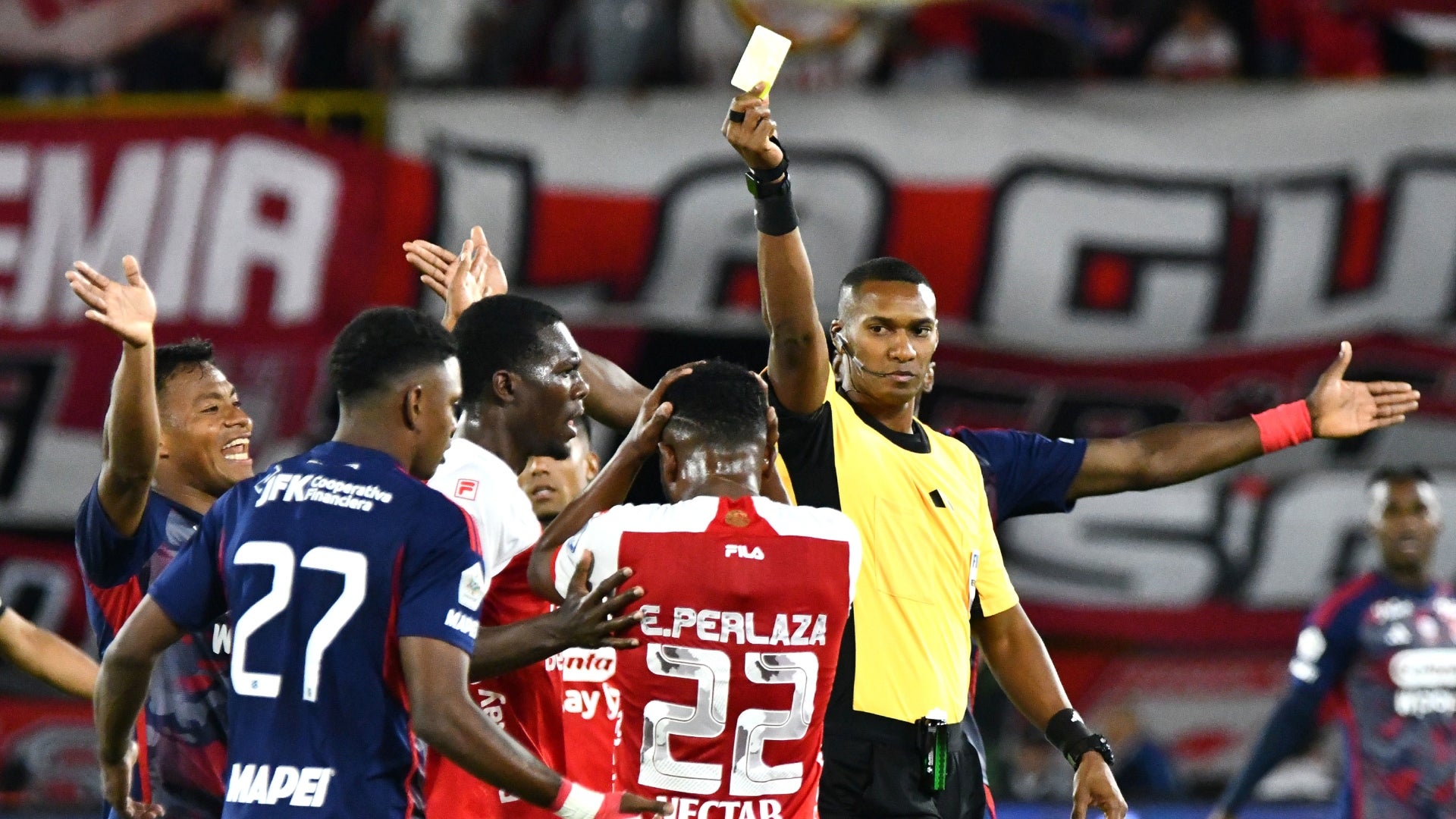 Análisis arbitral de la final ida Santa Fe vs. Medellin - VizzorImage Análisis arbitral de la final ida Santa Fe vs. Medellin - VizzorImage