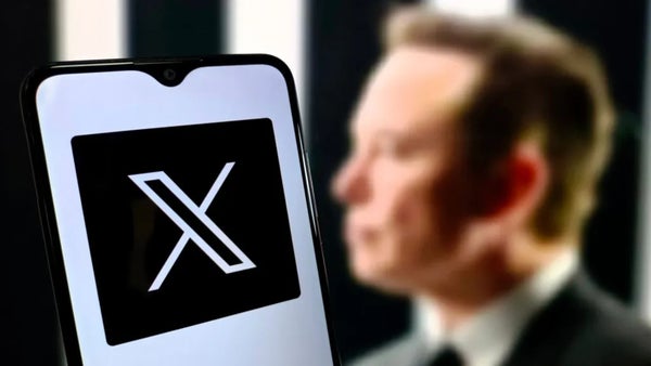 Elon Musk toma una inesperada decisión: elimina los hashtags en X