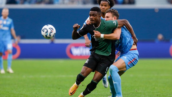 Jhon Córdoba brilla en Rusia y recibe múltiples reconocimientos Jhon Córdoba brilla en Rusia y recibe múltiples reconocimientos