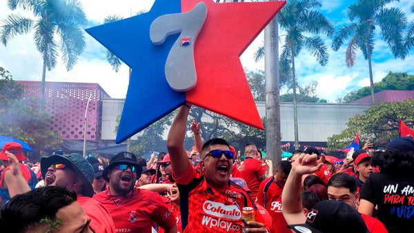 La espectacular llegada del bus de Medellín al Atanasio Girardot