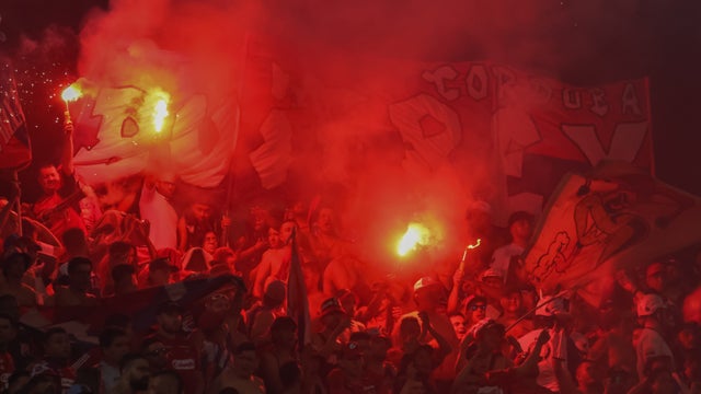 Hinchas en el Atanasio
