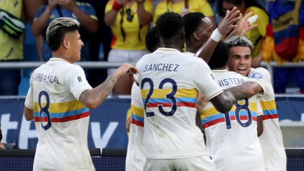 Figuras de selección Colombia entrenan en sede de campeón del FPC