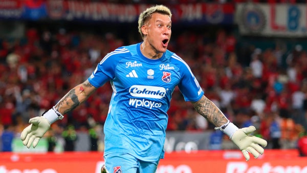 Tenso cruce de Washington Aguerre con hinchas de Medellín