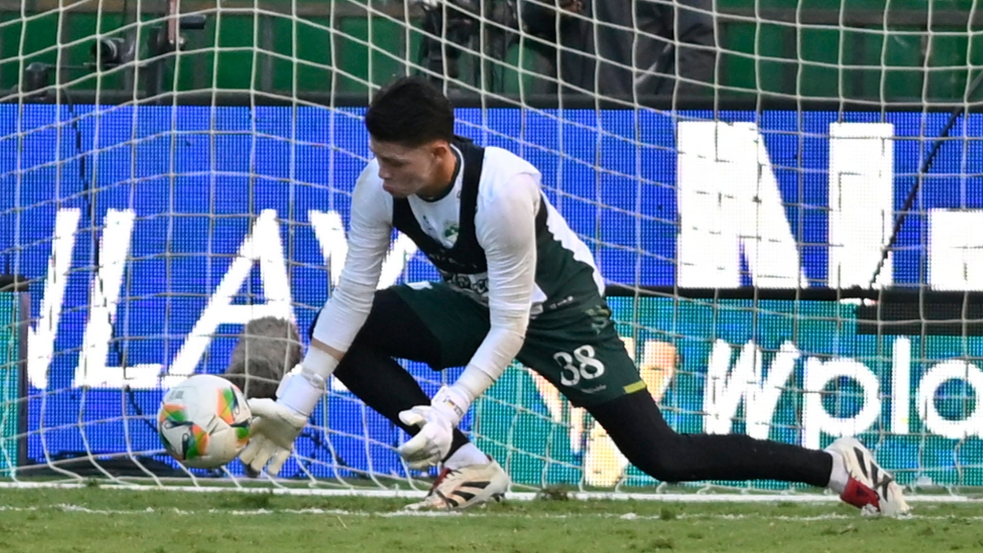 Alejandro Rodriguez, arquero de Deportivo Cali - VizzorImage