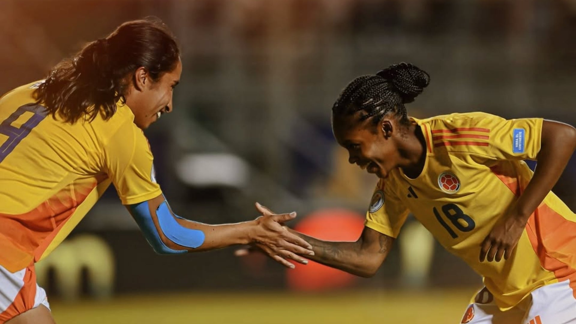 Mayra Ramírez y Linda Caicedo celebran un gol - FCF Mayra Ramírez y Linda Caicedo celebran un gol - FCF