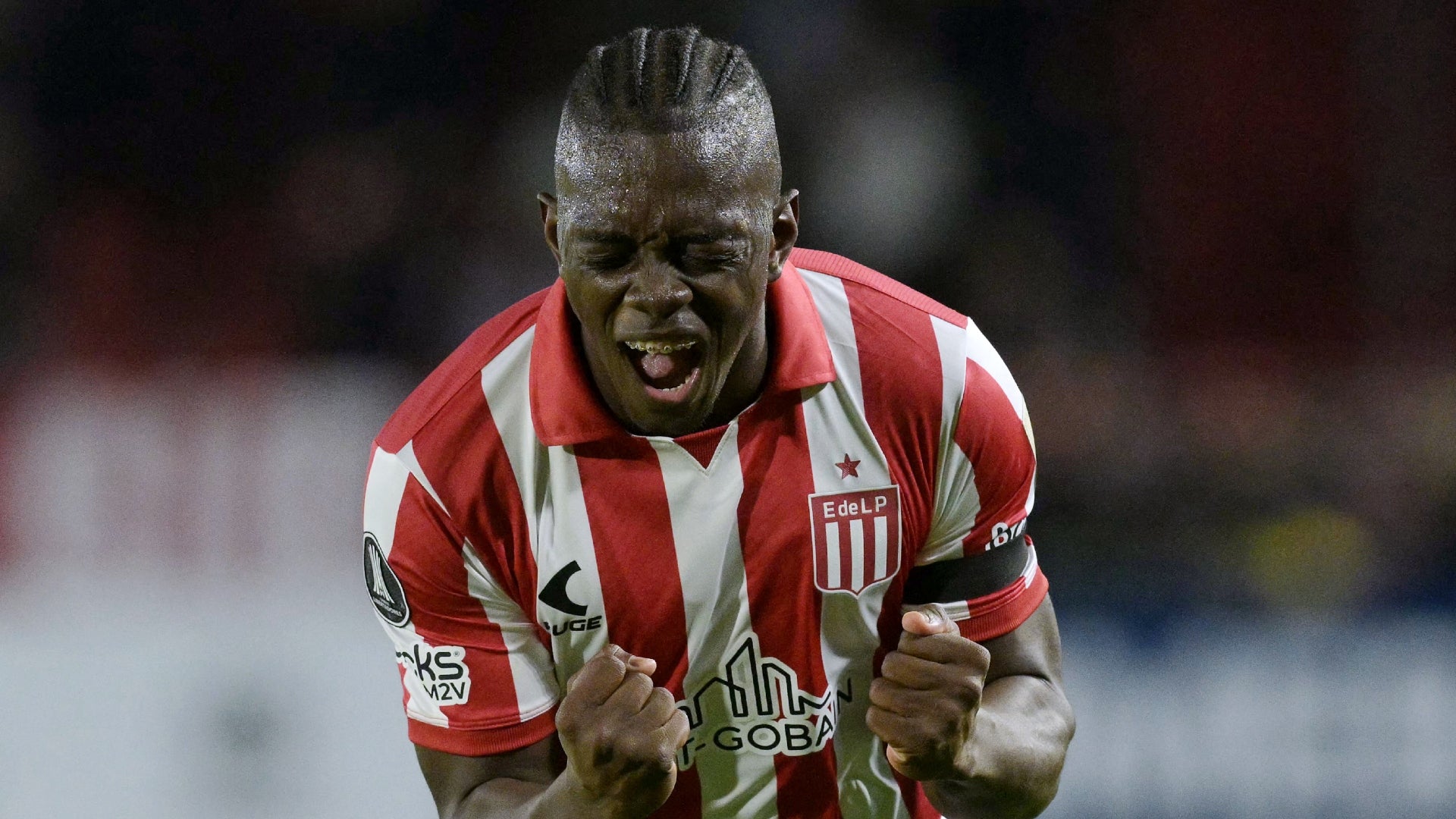 Edwuin Cetre marco golazo y asistencia en Estudiantes - AFP