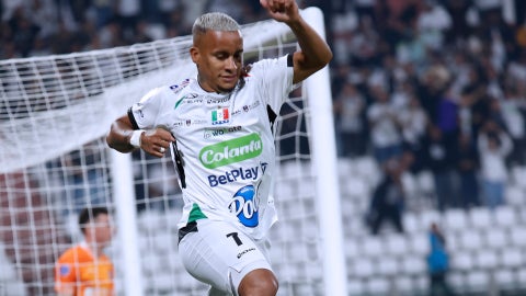 Barrios casi marca doblete por Sudamericana - VizzorImage