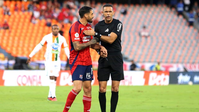 Medellín tomó una firme decisión sobre un árbitro (1)