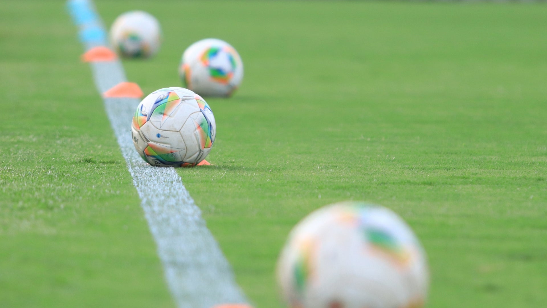 Balones en estadio del FPC - VizzorImage