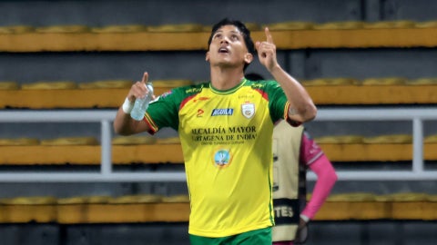 Fredy Montero casi marca un golazo