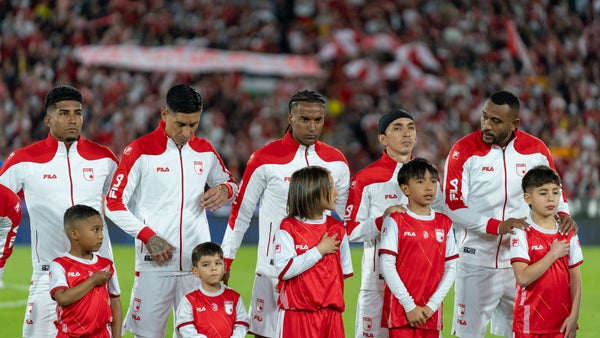 Santa Fe estrenó una nueva camiseta en homenaje a Bogotá