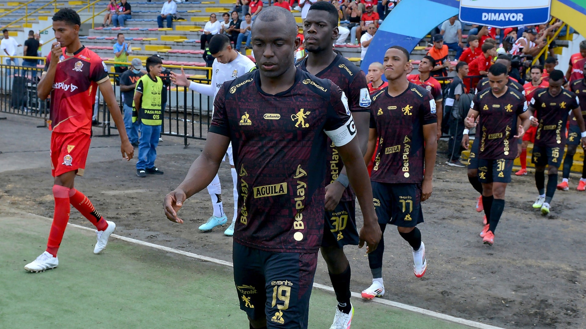 América se quedó con uno menos ante Tigres