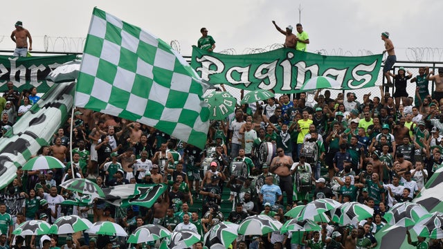 Hinchas de Deportivo Cali en el estadio - VizzorImage