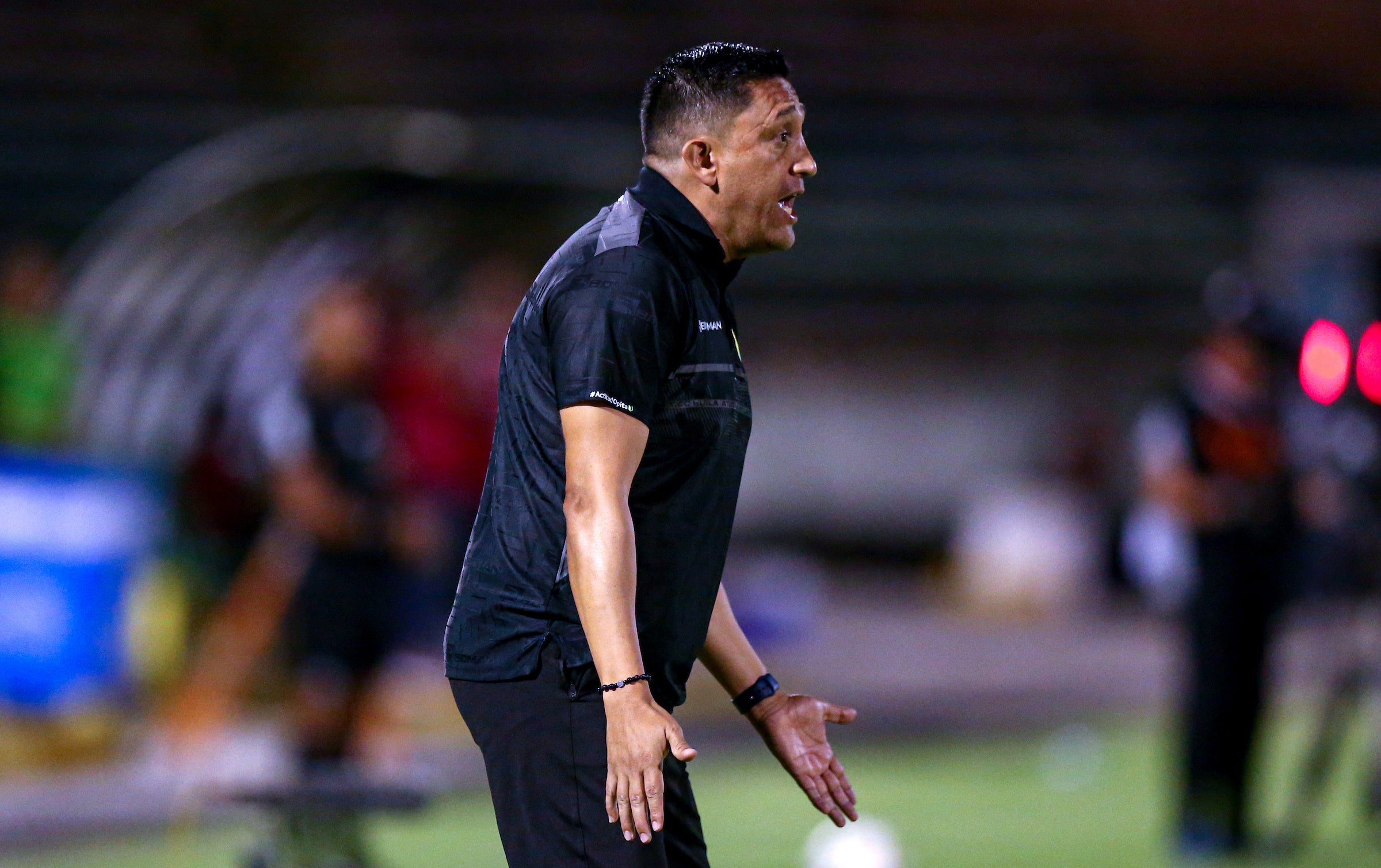 NEIVA - COLOMBIA, 06-08-2025: Atlético Huila y Atlético Junior, durante partido vuelta de la fase 1B por la Copa BetPlay DIMAYOR 2025 en el estadio Guillermo Plazas Alcid de la ciudad de Neiva. / Atlético Huila and Atletico Junior, during a match of the second leg phase B for the BetPlay DIMAYOR Cup 2025 at the Guillermo Plazas Alcid Stadium in Neiva city. / Photo: VizzorImage / Sergio Reyes / Cont.