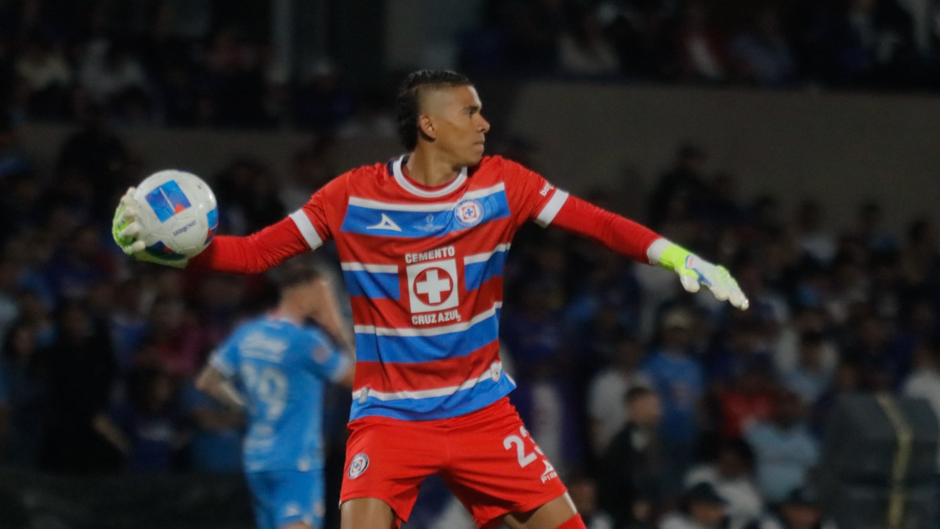 Kevin Mier volvió a cometer un error con Cruz Azul