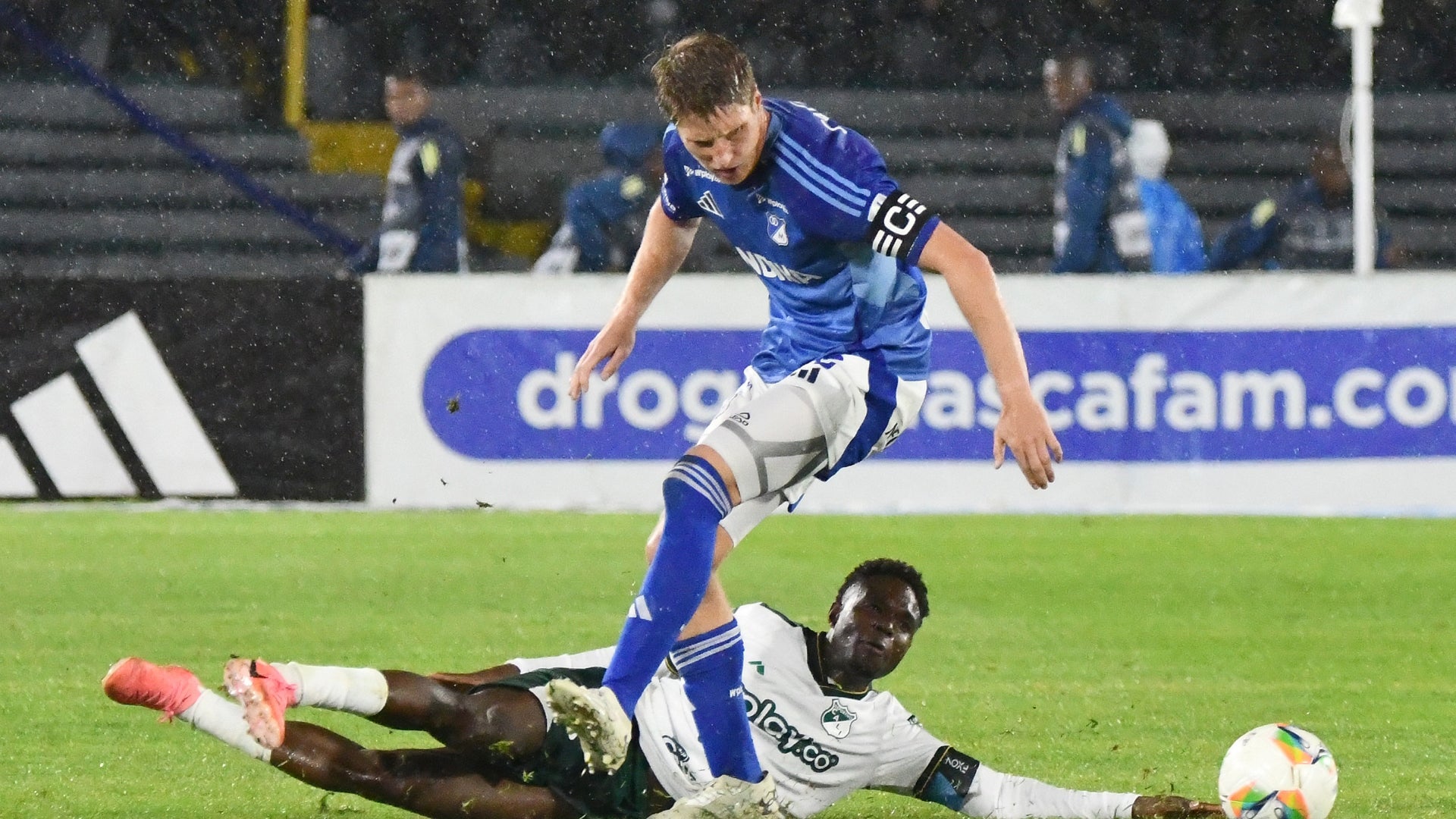 Andrés Llinás, defensor de Millonarios vs. Cali - VizzorImage Andrés Llinás, defensor de Millonarios vs. Cali - VizzorImage