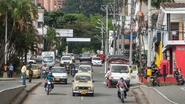 Autos en Medellin - AFP