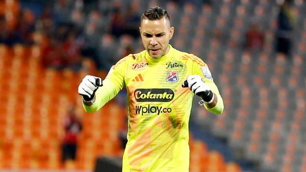 ¡Tremenda atajada de Eder Chaux para salvar a Medellín!