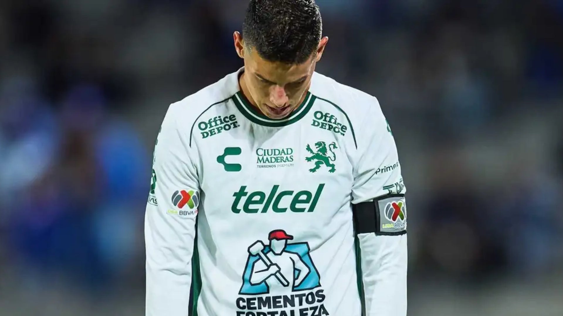 James, lesión con León