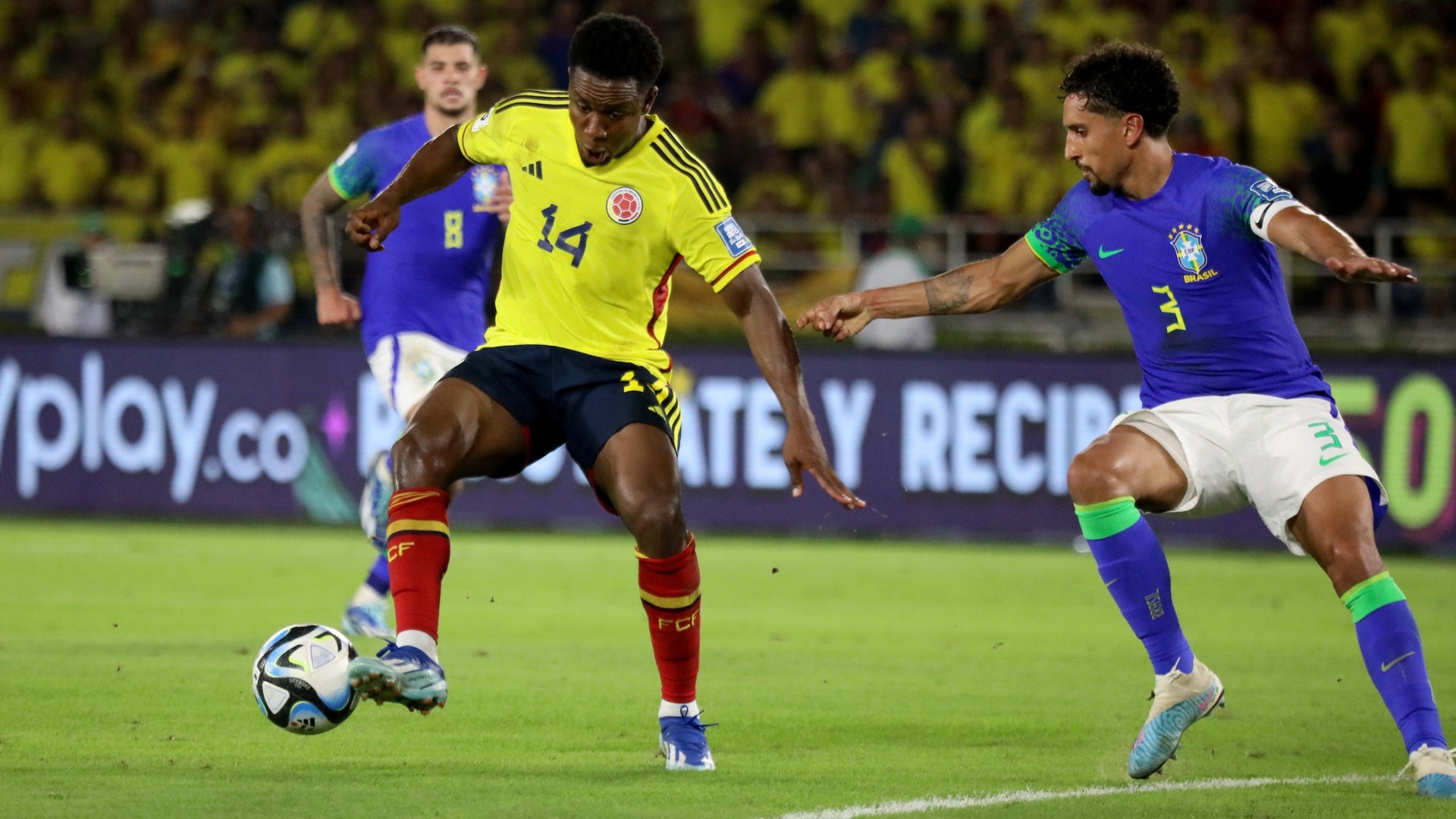 Luis Sinisterra ante Brasil en Eliminatorias