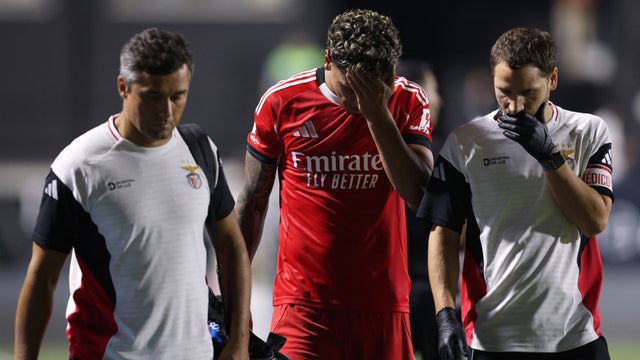 Richard Ríos salió por un golpe en la cabeza en Benfica - AFP