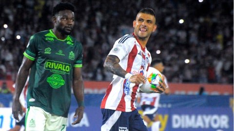 Doblete de Titi Rodríguez en Junior vs Bucaramanga - VizzorImage