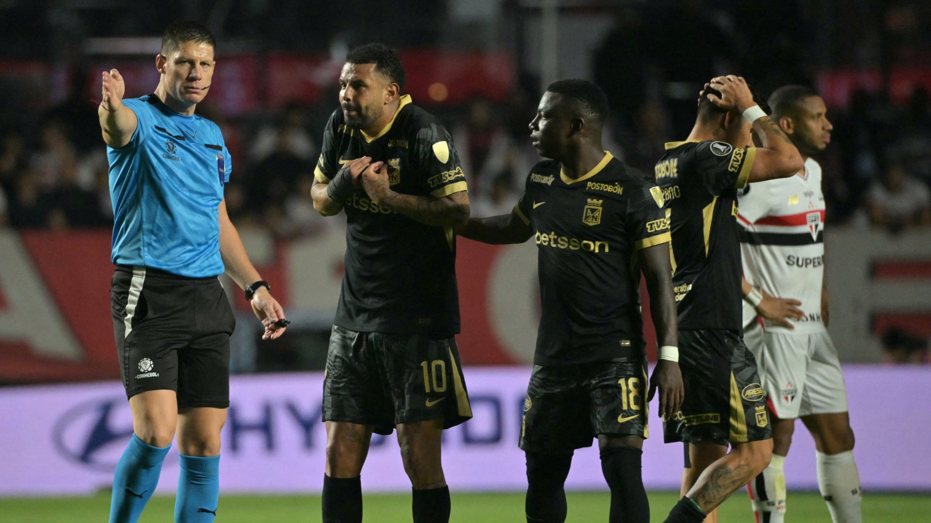 Edwin Cardona fue expulsado _ AFP