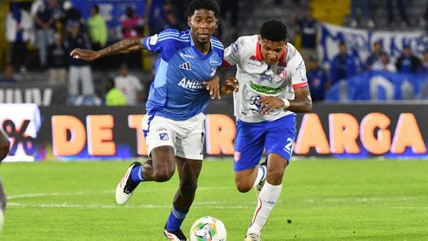 El árbitro expulsó a un jugador en Millonarios vs. Unión Magdalena