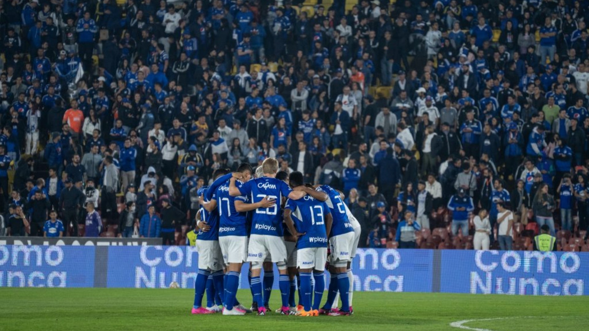 Jugadores de Millonarios reunidos en El Campín